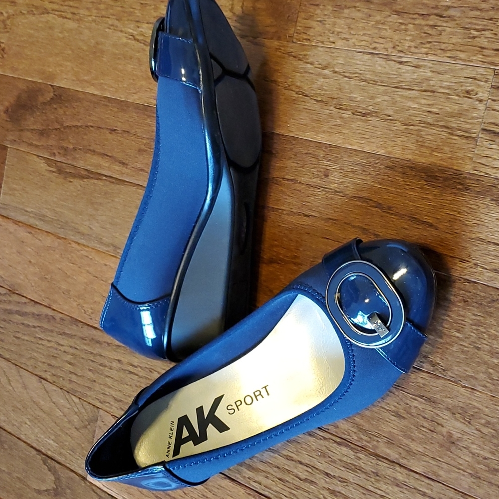 Anne Klein navy blue wedge heels - Picture 4 of 4